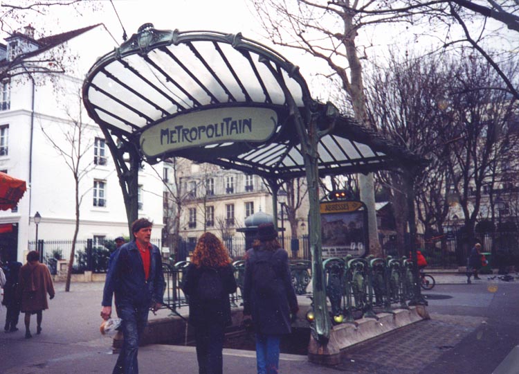 Édicule à la station Abbesses