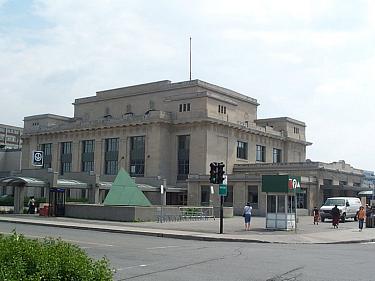 Exterior of the exit, in the Gare Jean-Talon