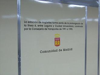 Plaque at Argüelles