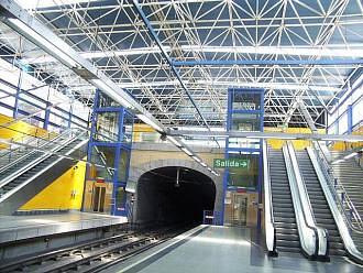 Inside Eugenia de Montijo station