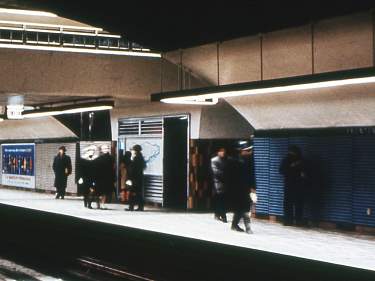 Original d&eacute;cor at platform level