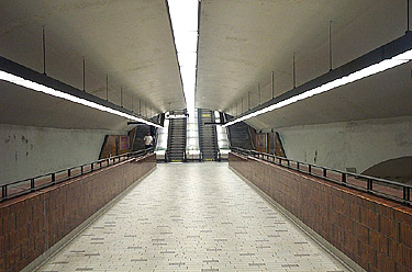 Bridge to the platforms from the Saint-Mathieu entrance