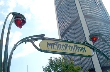 Entourage de métro parisien d'Hector Guimard, détail du panneau