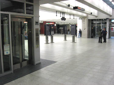 Ascenseurs dans la mezzanine