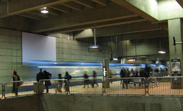 A train arriving at the upper platform