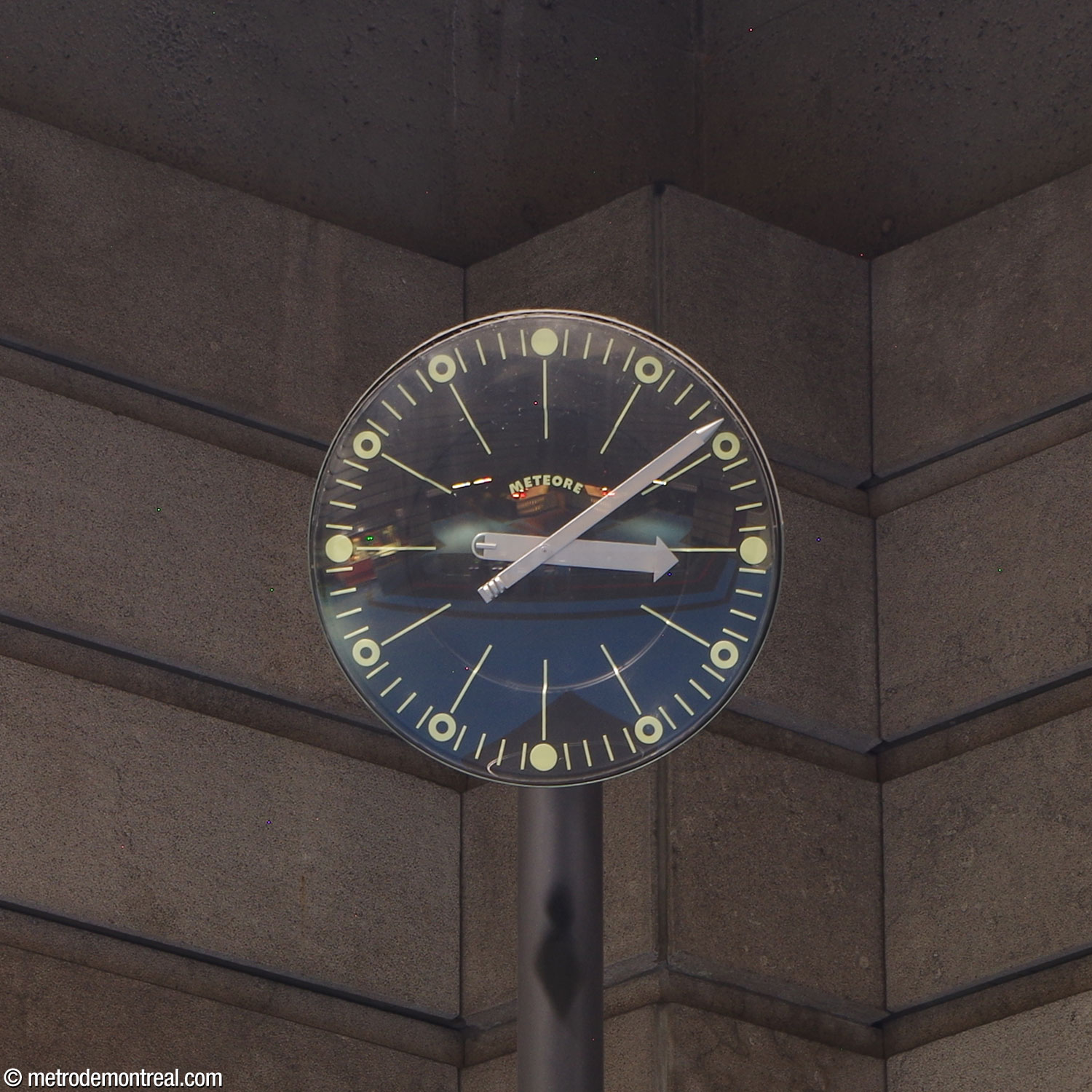 Detail of the face of Météore Design's sculptural tall clock, Lieu de rendez-vous.
