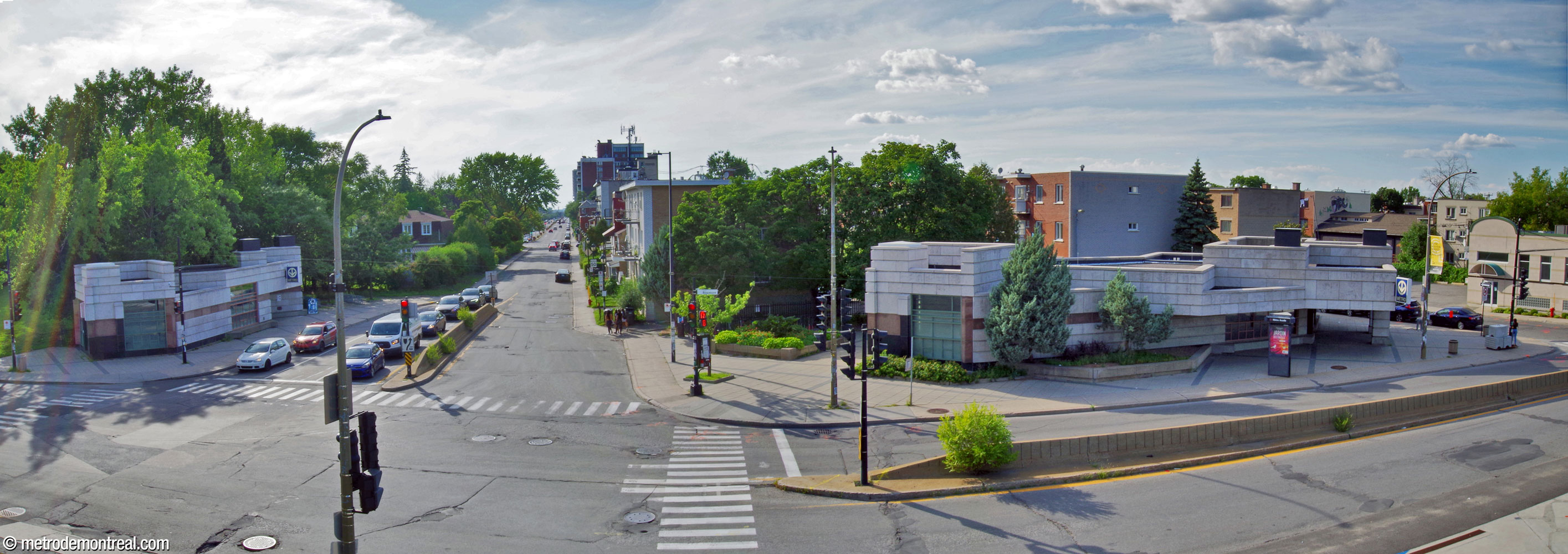 The two headhouses on either side of Boulevard de l'Acadie, seen from the pedestrian bridge to the Université de Montréal MIL campus. The smaller De l'Acadie headhouse (left) is located in the Town of Mount Royal, and the Beaumont headhouse (right) in the City of Montreal.