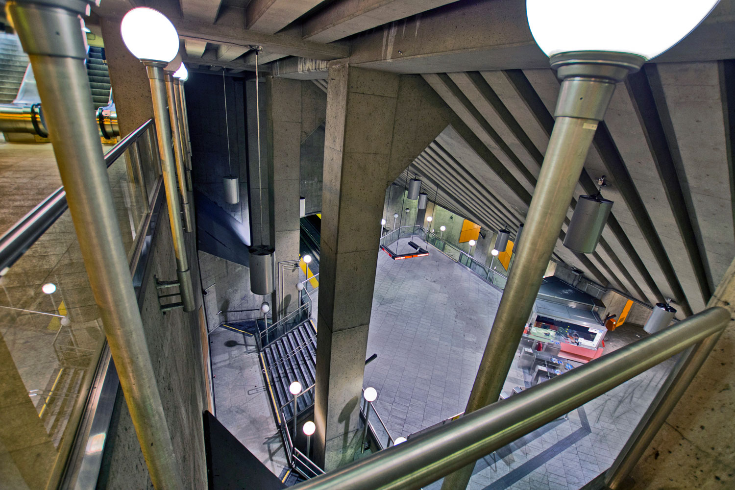 Image of a metro station showing several levels, pointing to the Architecture Index article