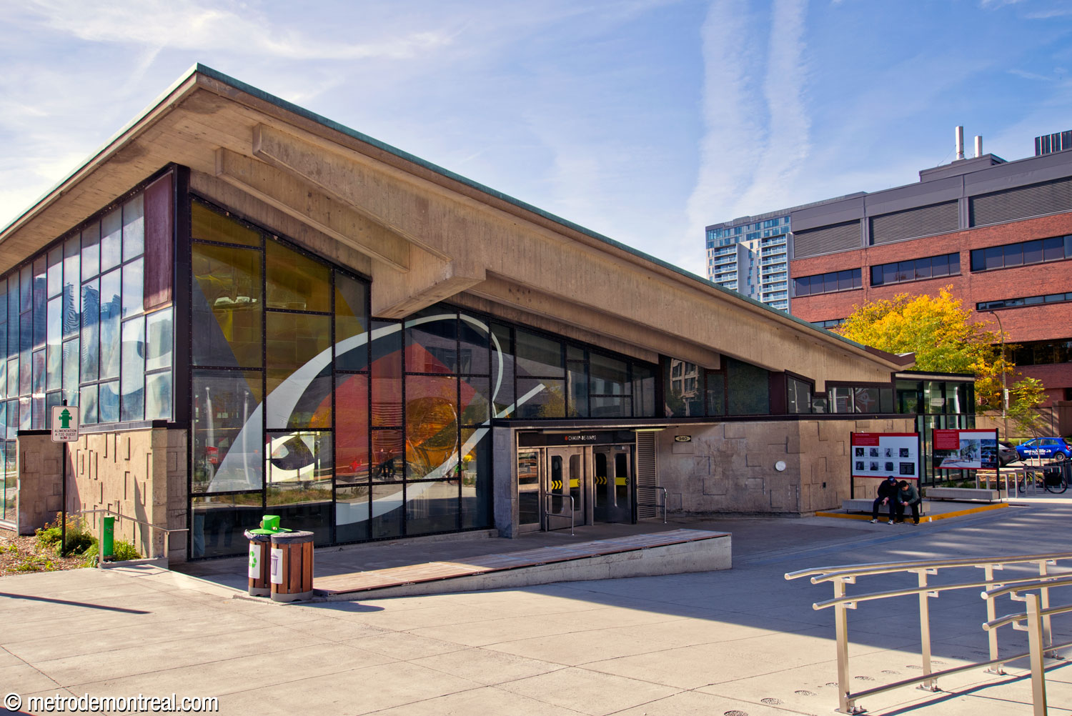 The eastern façade of the station’s headhouse, with its main entrance opening onto a small square, now part of the Place des Montréalaises. The headhouse’s diagonal concrete roof, supported on two massive beams, projects out over the entrance.