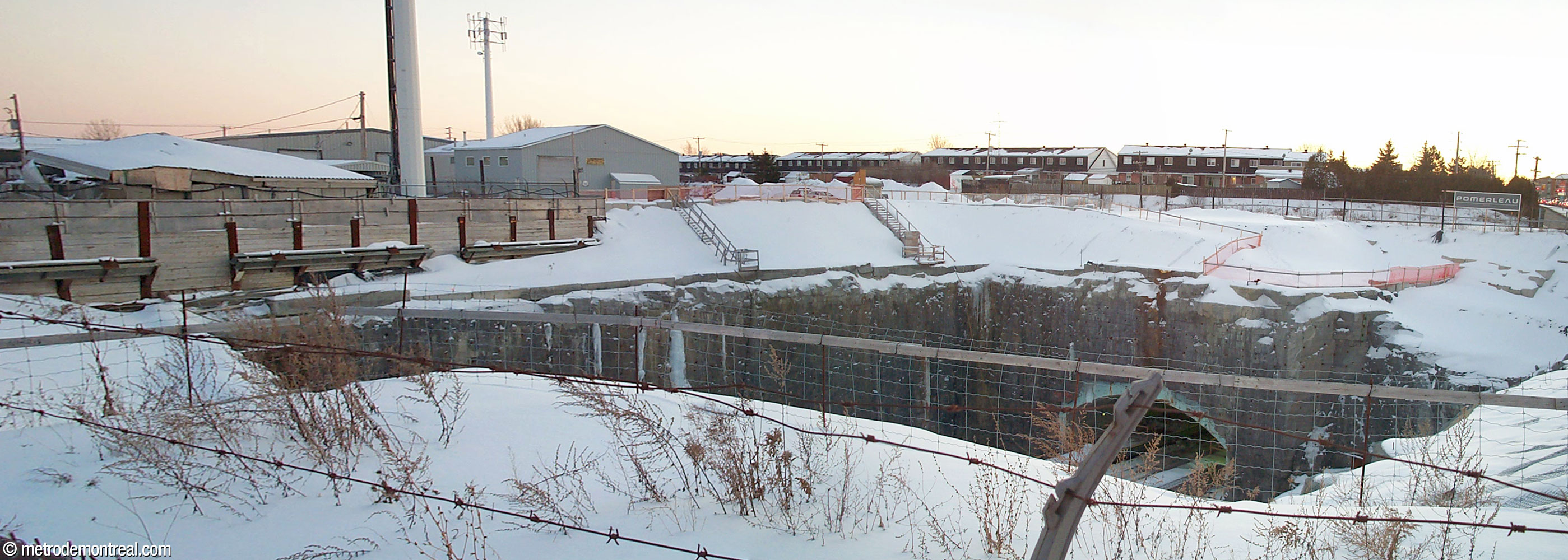L'excavation de la station en 2005.