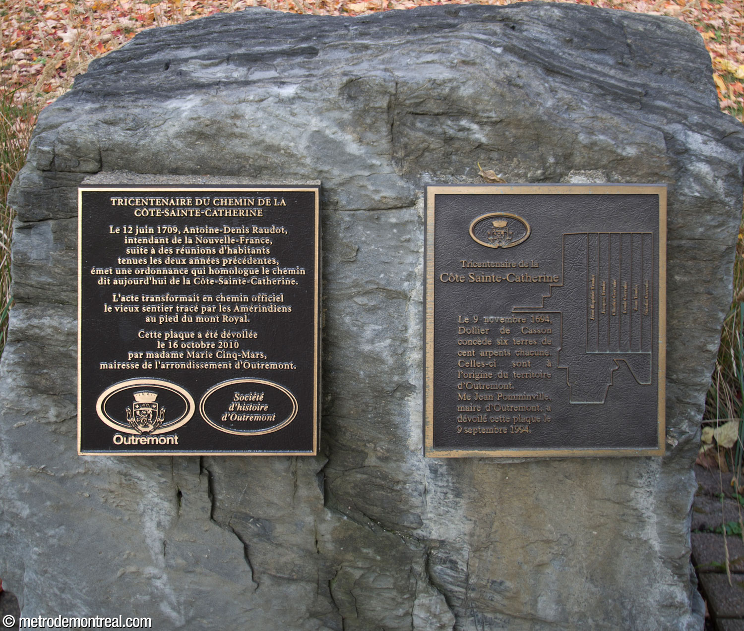 Plaques commemorating Côte Sainte-Catherine and its namesake road, in Outremont’s Parc François-Xavier-Garneau