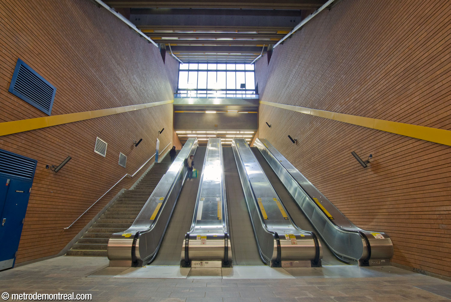 View upward from the foot of the escalators from the transept to the ticket hall. The volume is amply daylit by the huge clerestory windows above.