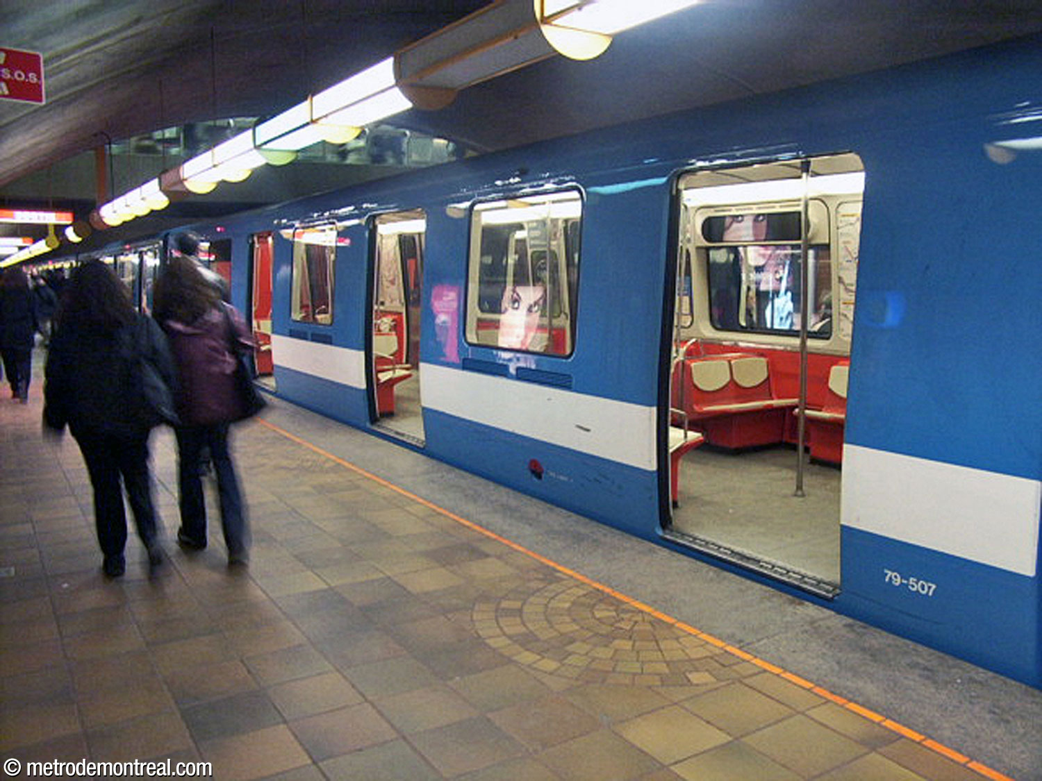 One of the semicircular tile patterns on the platform floor, which were aligned with the doors on the MR-73 cars (shown here) that formerly served the orange line. Semicircular motifs are found elsewhere in the floor tiling as well, echoing the semicircular shapes of the ticket hall and transept.