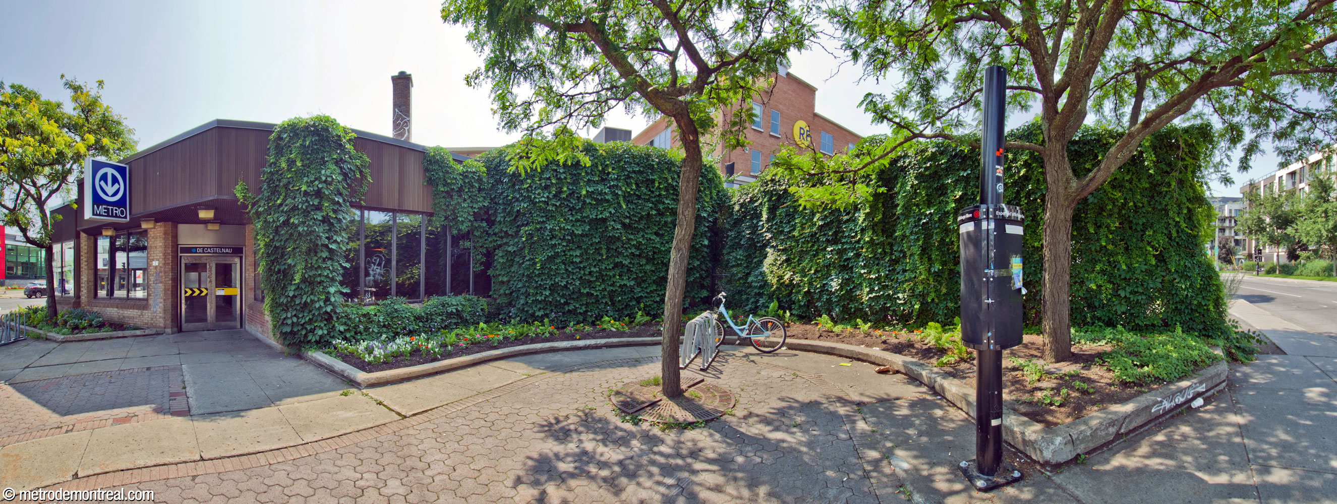 The Saint-Laurent Ouest headhouse seen from the northwest. The north exit opens onto a small garden.