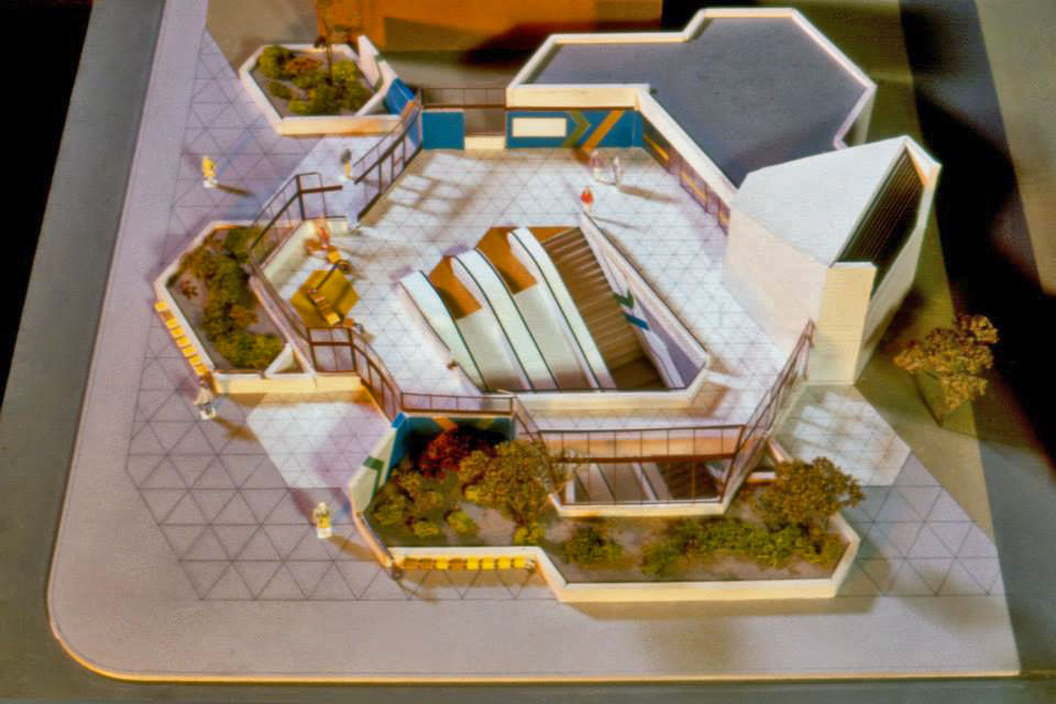 Maquette of the Papineau headhouse.