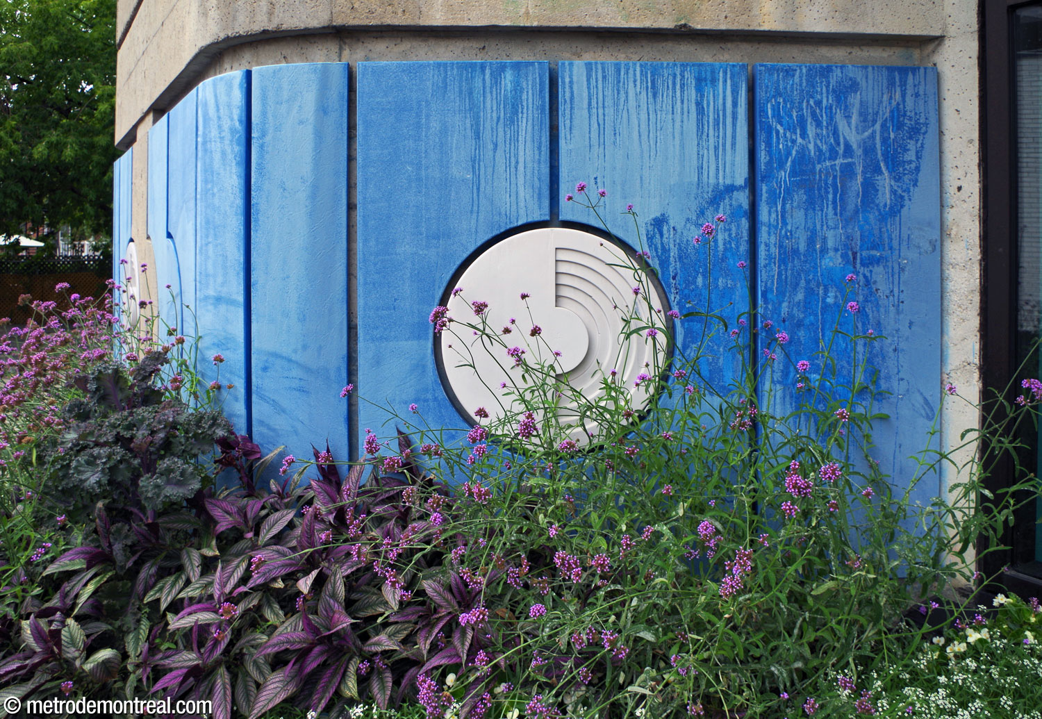 The coloured wall panels from the platform continue to the outside of the headhouses; here, the ventilation shaft adjacent to the east headhouse.
