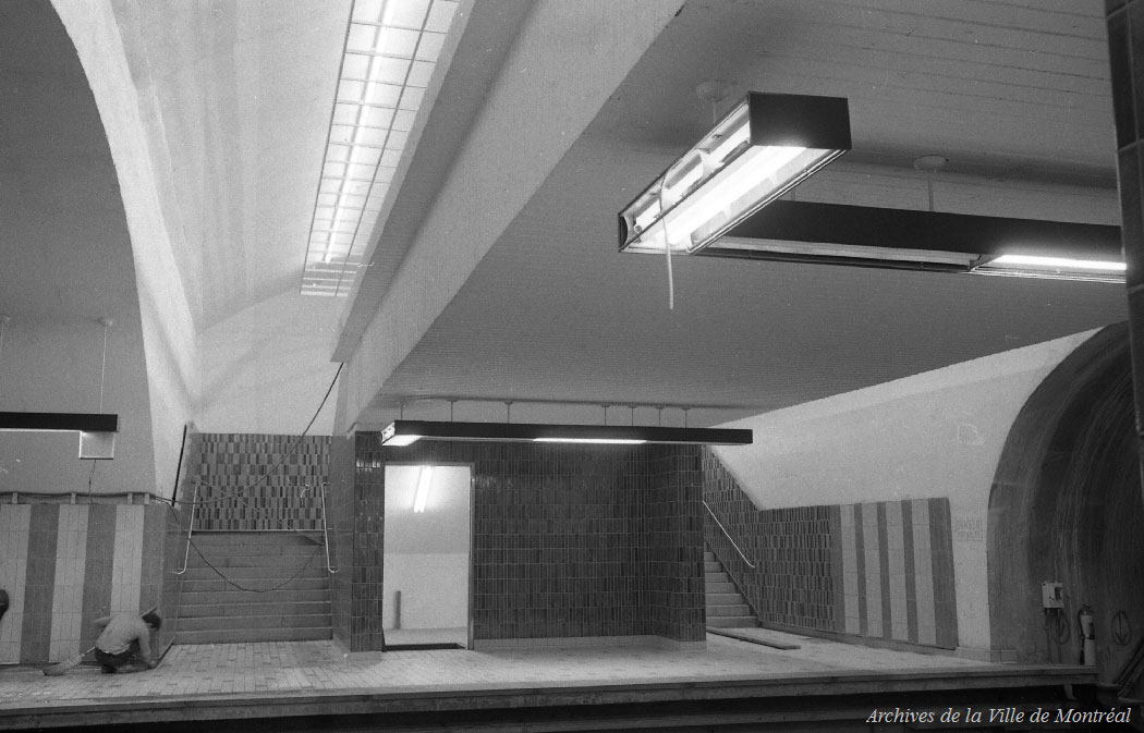 Le carrelage originel de la station, vue durant la construction.