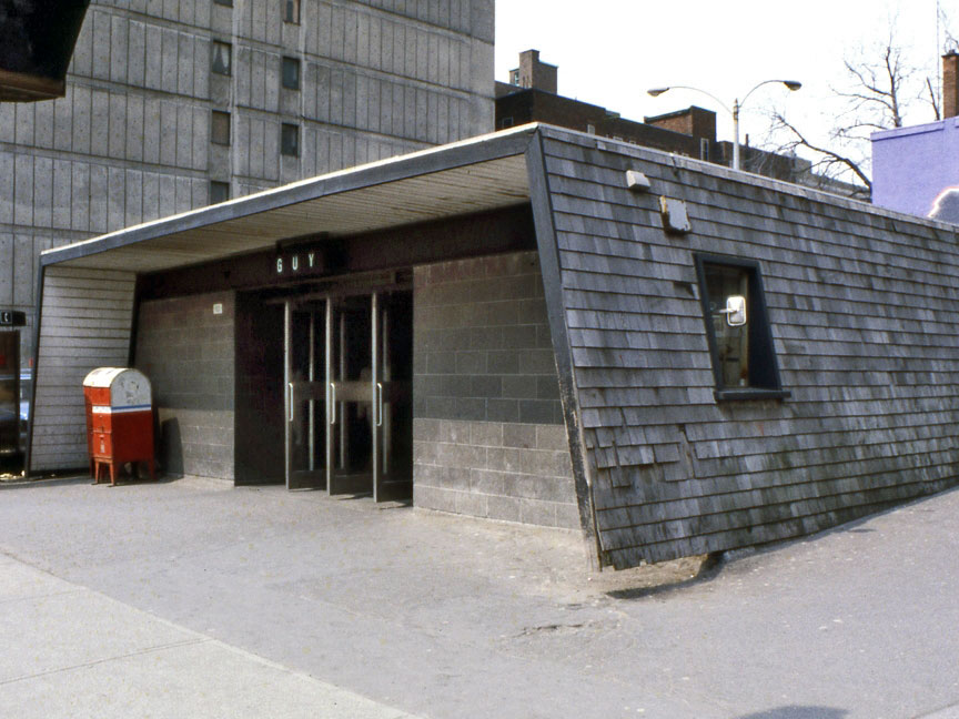 L'édicule temporaire de l'accès Saint-Mathieu.