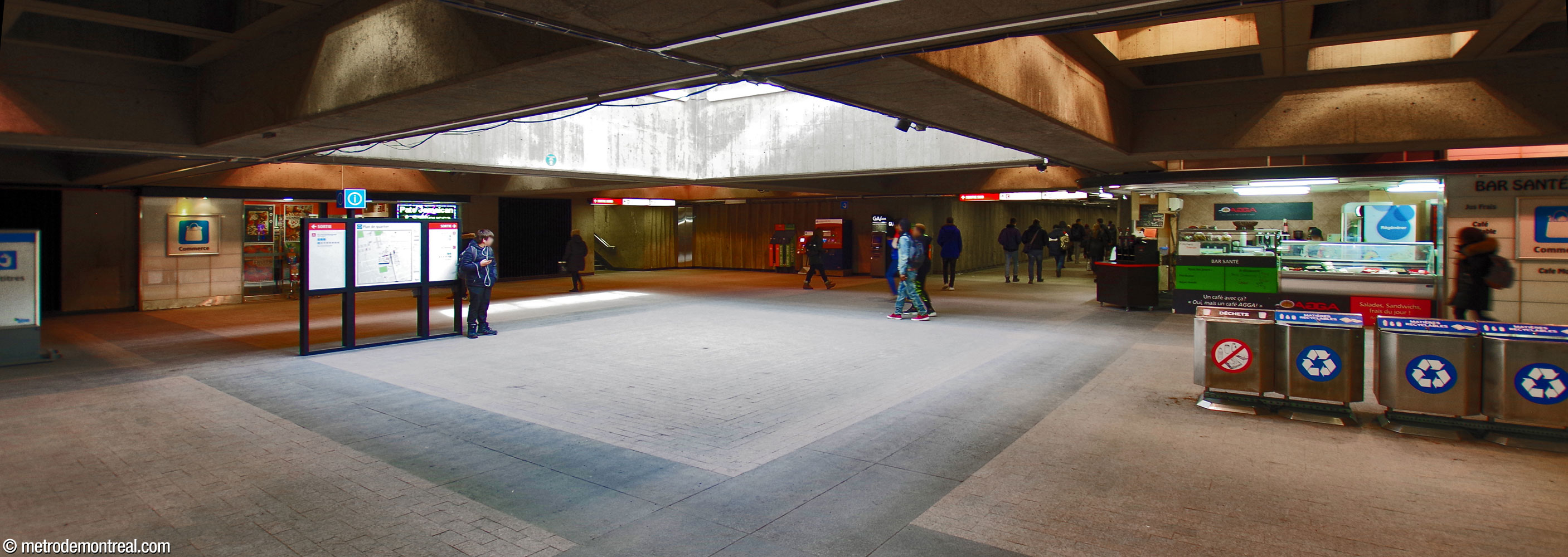 Another view of the concourse, with the accesses to the Sherbrooke Nord (centre left) and Sherbrooke Sud (centre right) headhouses.
