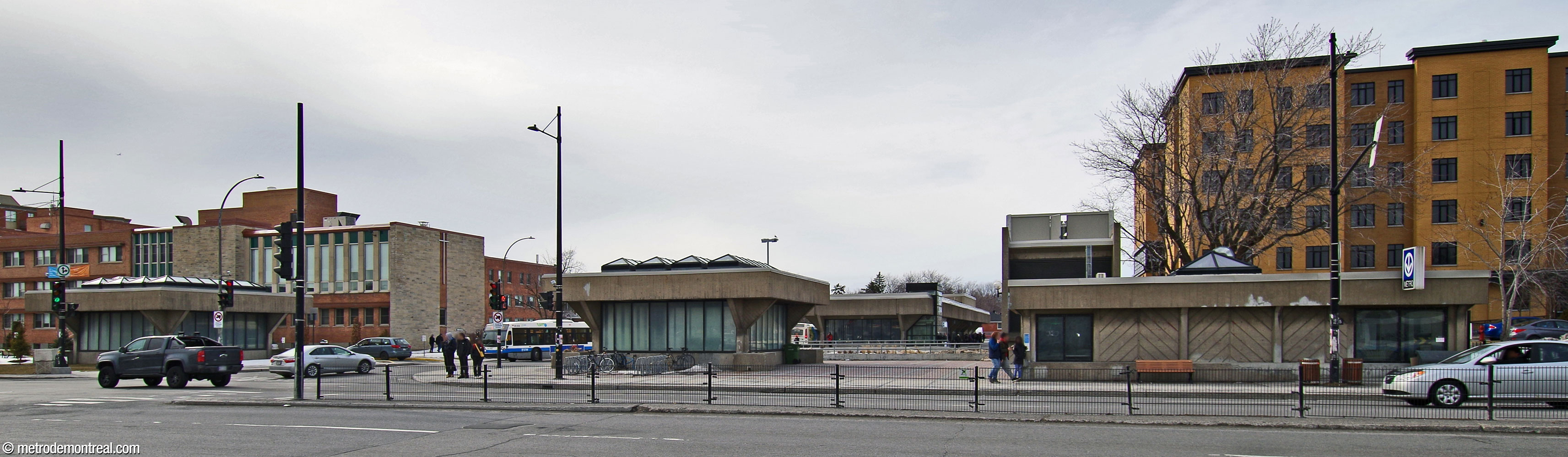The light shafts (left and centre) and Sherbrooke Nord headhouse (right) along Rue Sherbrooke. The two light shafts reproduce the design of the two main headhouses (including the Honoré-Beaugrand headhouse, background), with full-height glass walls and large corbels.