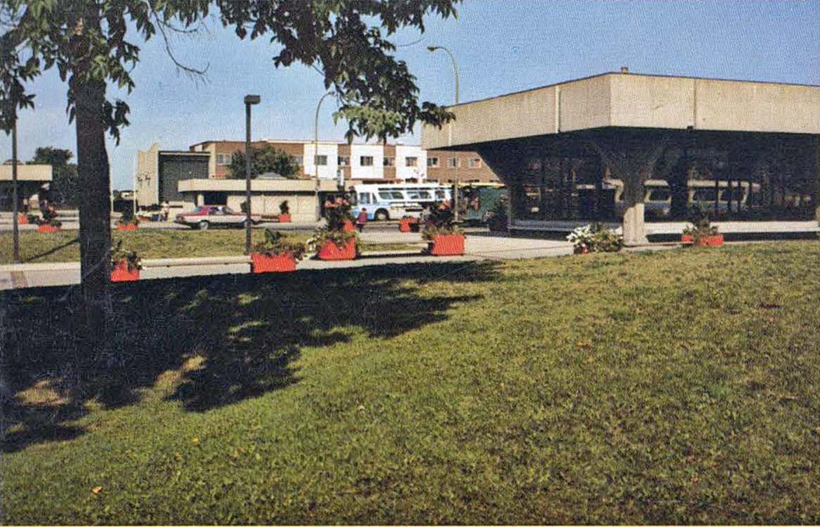 The western end of the Sherbrooke Sud headhouse before it was expanded in the early 1990s.