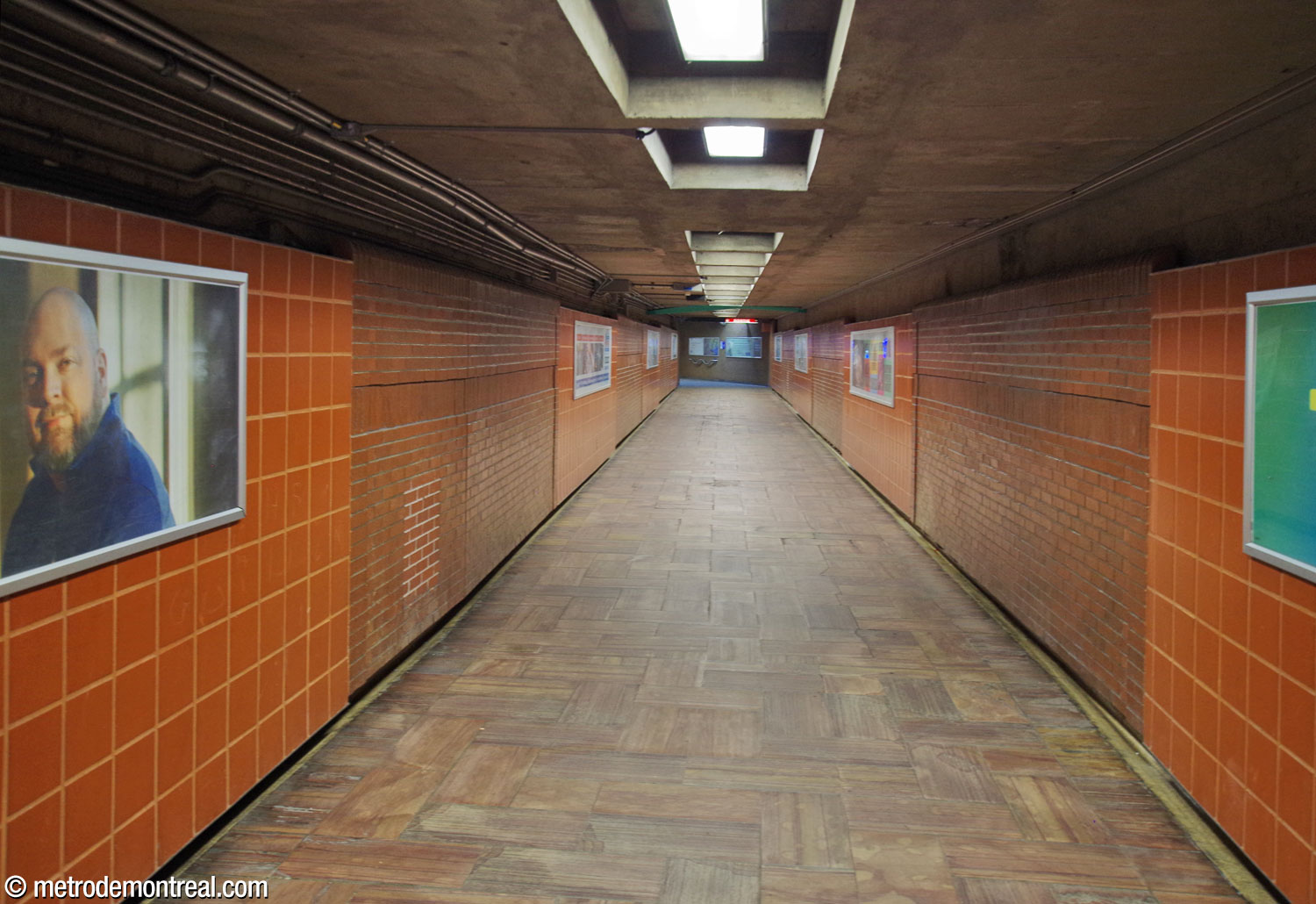 A lengthy hallway connects the ticket hall to the Henri-Bourassa Nord entrance.