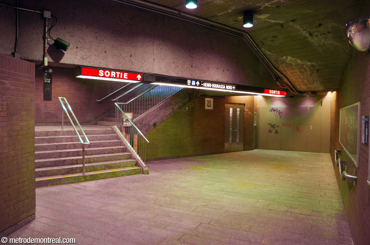 The end of the tunnel from the east ticket hall to the Henri-Bourassa Nord entrance. The foot of the stairs to the entrance is at left. At right is the closed-off tunnel to the former Laval bus terminal.