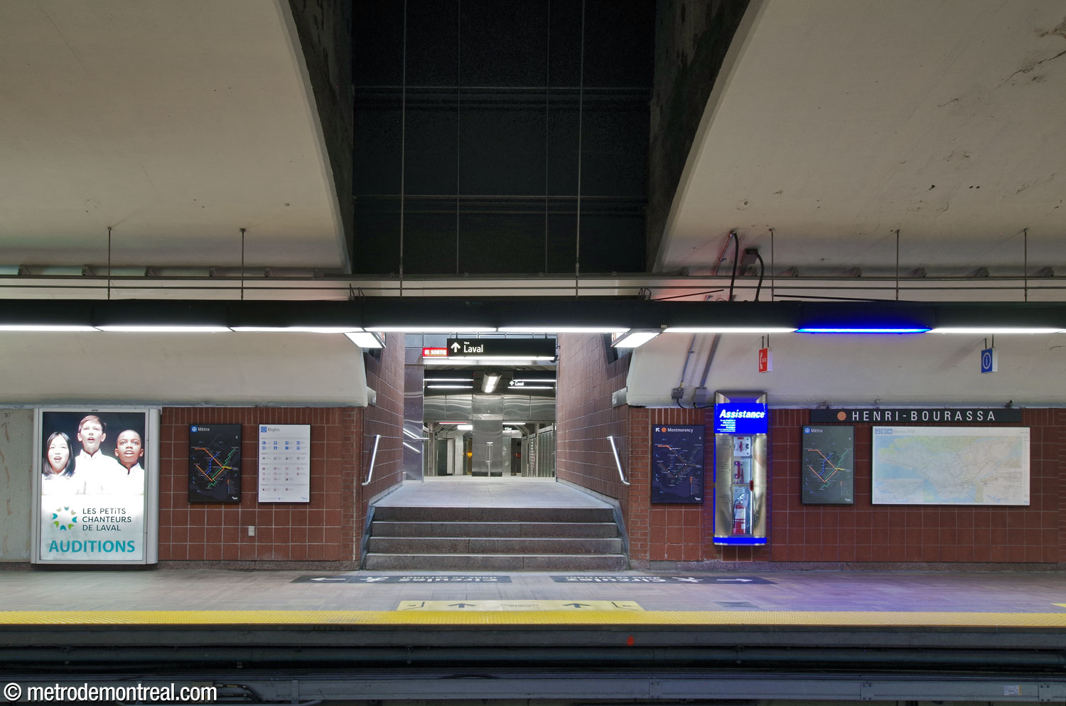The entrance to the main tunnel leading from the terminus platform to the Montmorency platform, closer to the head of both platforms. It connects to one of the stairwells leading from the terminus platform up to the crossover.