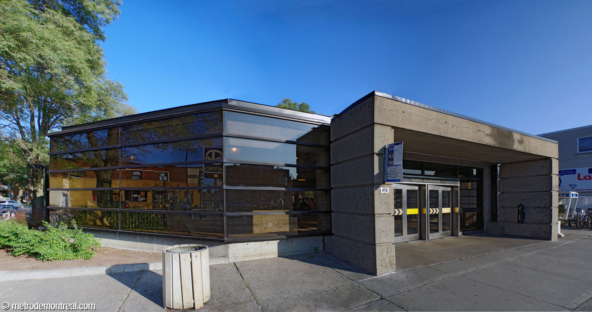 The northern façade of the Berri headhouse, facing Boulevard Henri-Bourassa, showing its almost entirely glazed walls and a rectangular concrete portico over the entrance.