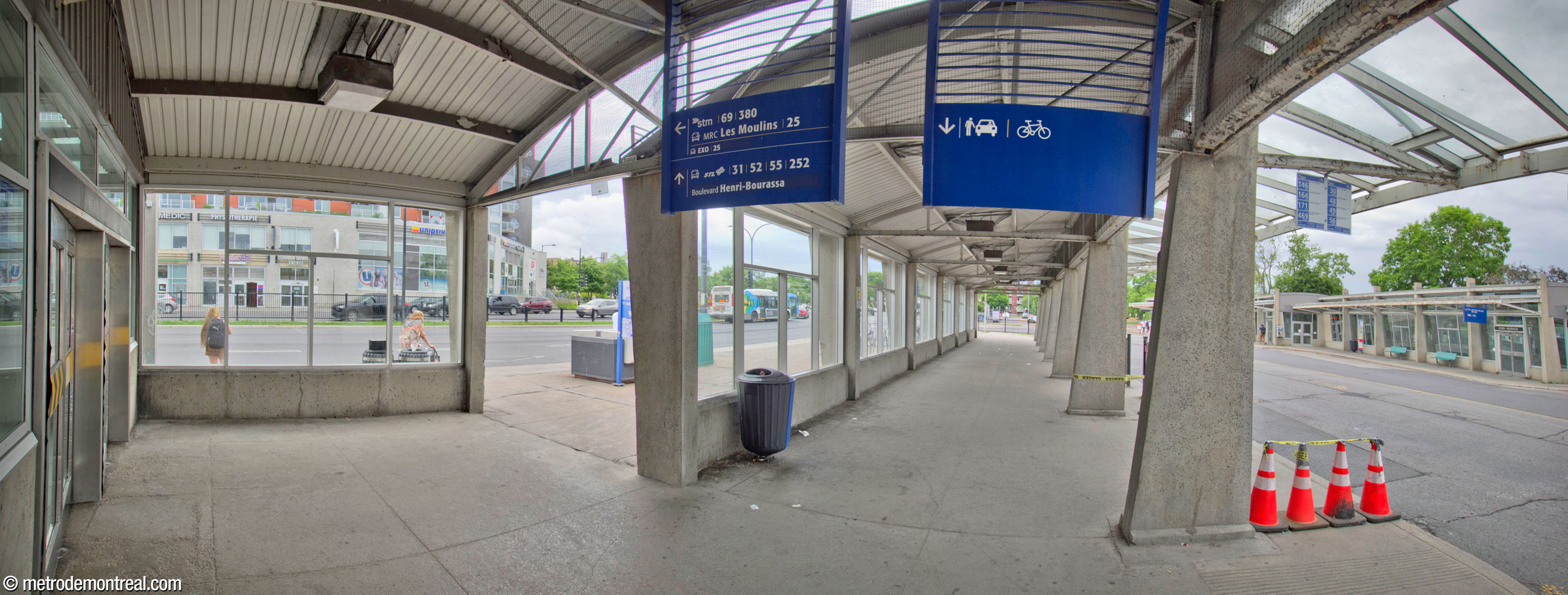 The entrance to the north building of the bus terminal (left) gives access to the covered and partly enclosed marquee for alighting passengers.