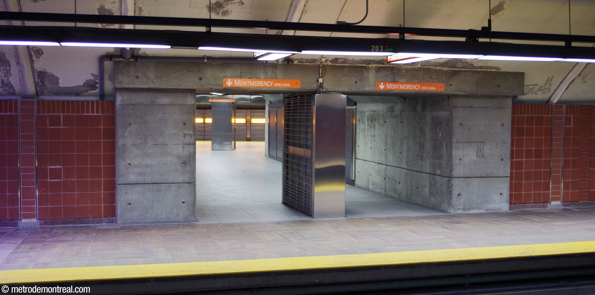 The second, shorter tunnel connecting the terminal and Montmorency platforms, near the tail of both platforms.