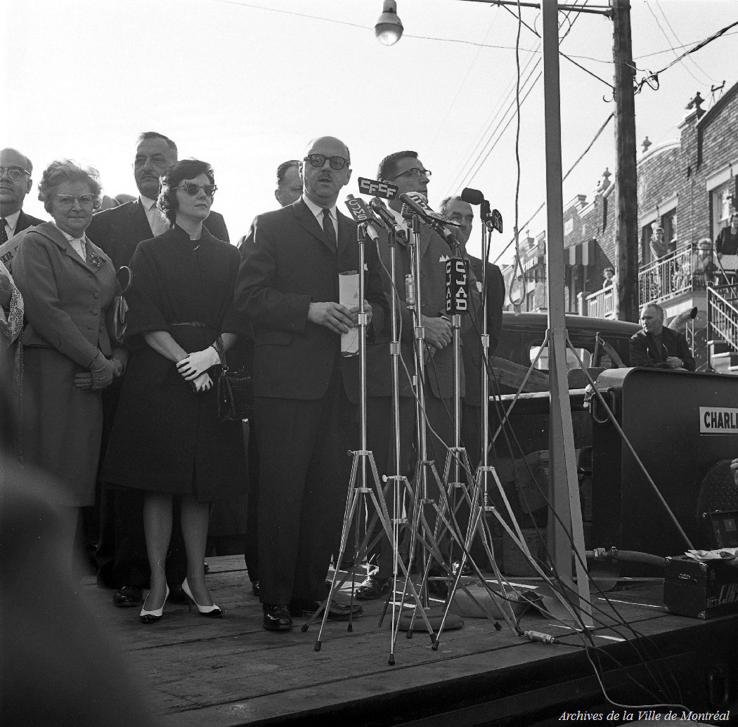 Allocution du maire Jean Drapeau lors de l'inauguration des travaux du réseau initial du métro, près de l'actuelle station Jarry, le 23 mai 1962.
