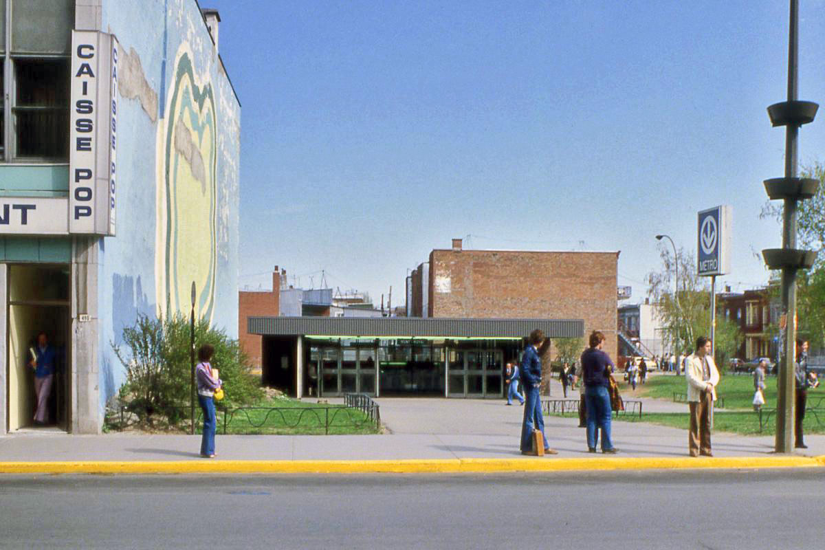 Façade de l'édicule originel de la station.