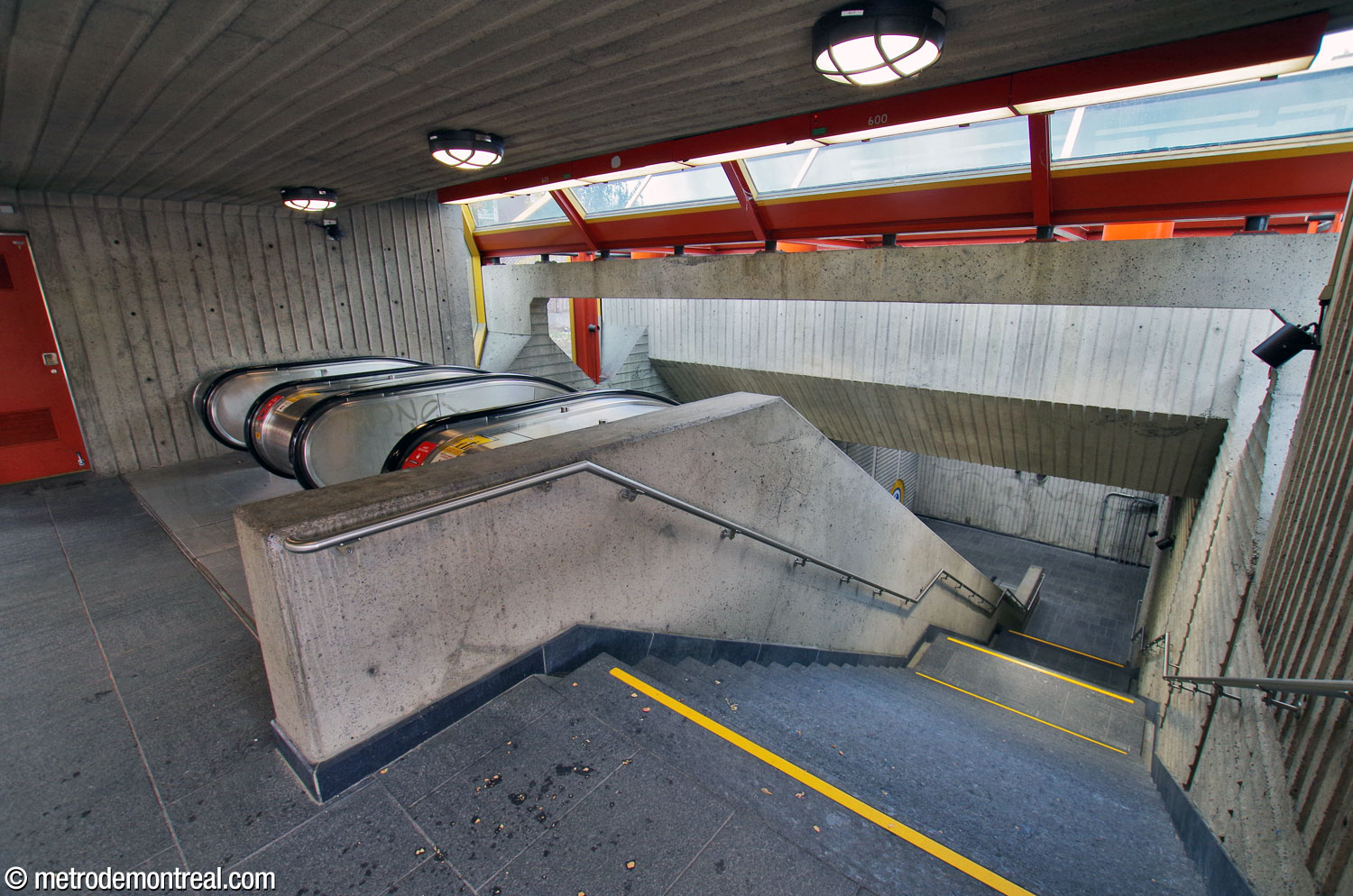 La cage d’escalier de l’édicule nord, vue à partir du rez-de-chaussée.