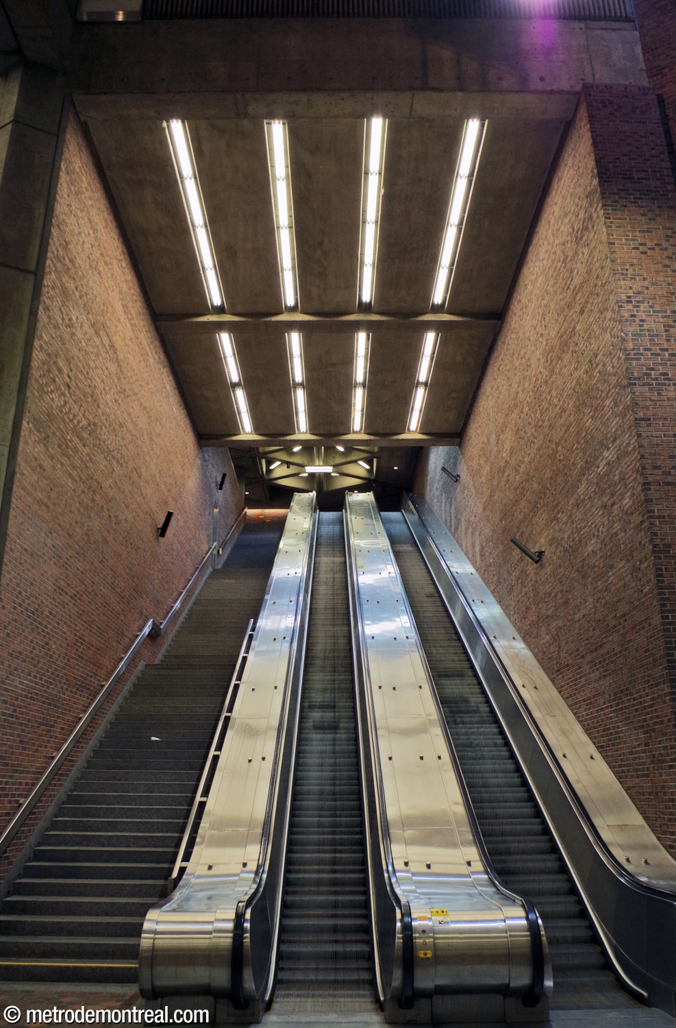 View from below of the stairwell leading to the Côte-Vertu platform.