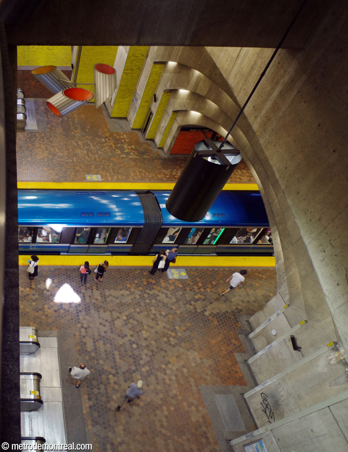 Bird's eye view of the platforms via the light shaft, seen from the bridge between the main headhouse stairs and the concourse.
