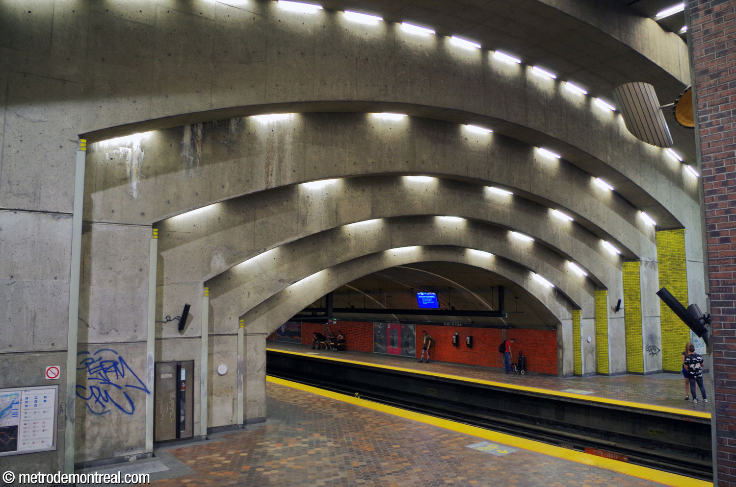 A series of much shallower stepped vaults on the eastern wall of the main volume face and repeat the vaults over the western end of the trainroom.