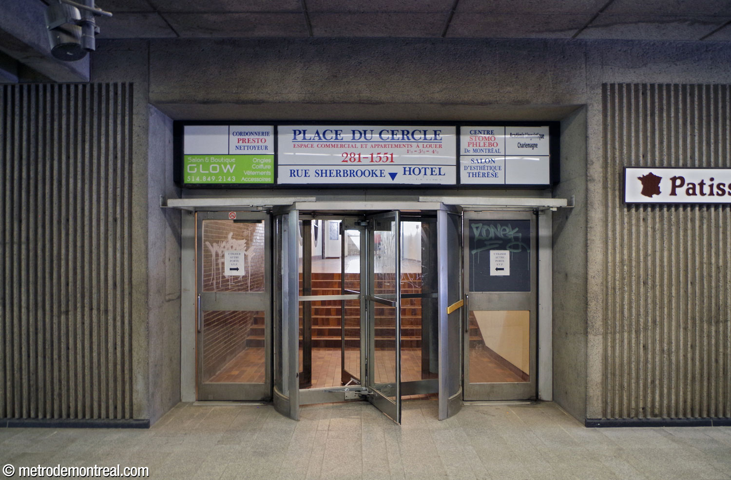 Entrée à partir de l'accès Berri Est vers les commerces au rez-de-chaussée de Place du Cercle et vers la petite sortie de la rue Sherbrooke.