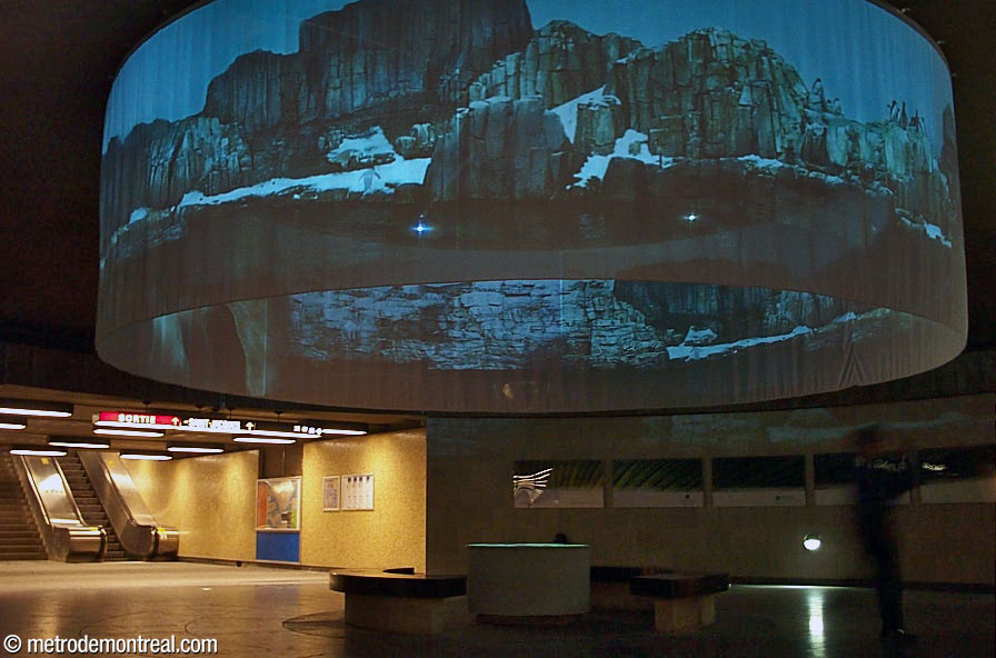 L'installation interactive Ars Natura, dans la rotonde Saint-Jacques, présentant des images du Biodôme.