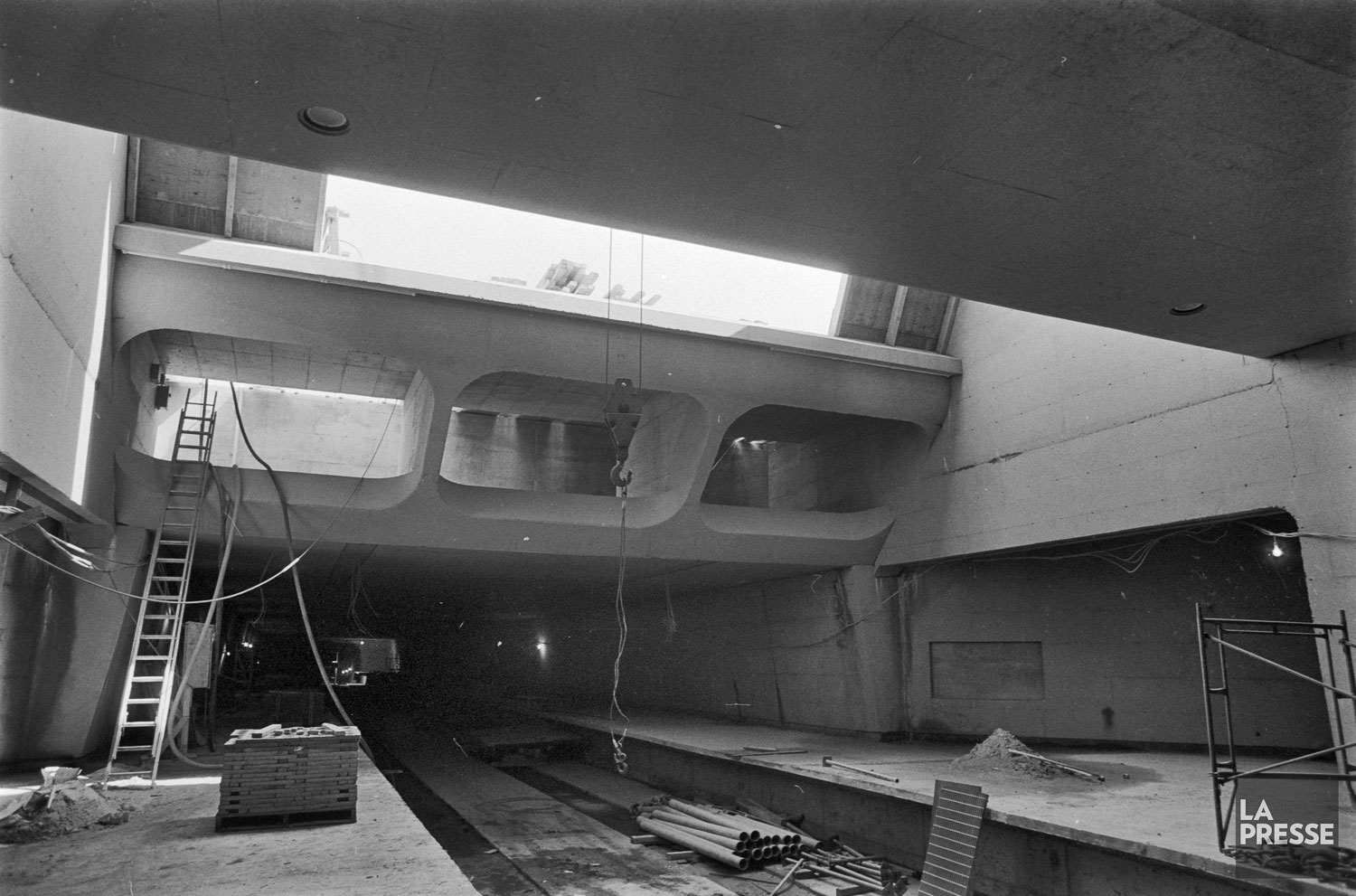 La nef de la station en construction.