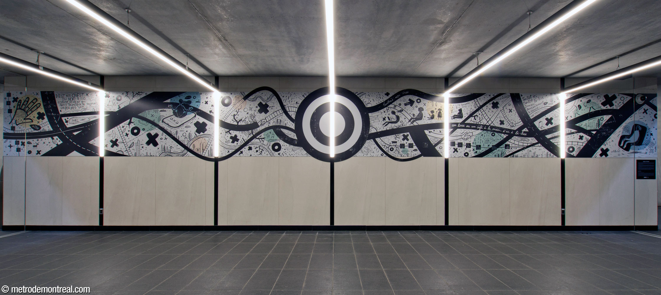 Vue d’ensemble de la murale de Laurent Pinabel, Ici et un peu partout, dans le tunnel entre le nouvel édicule et la gare.