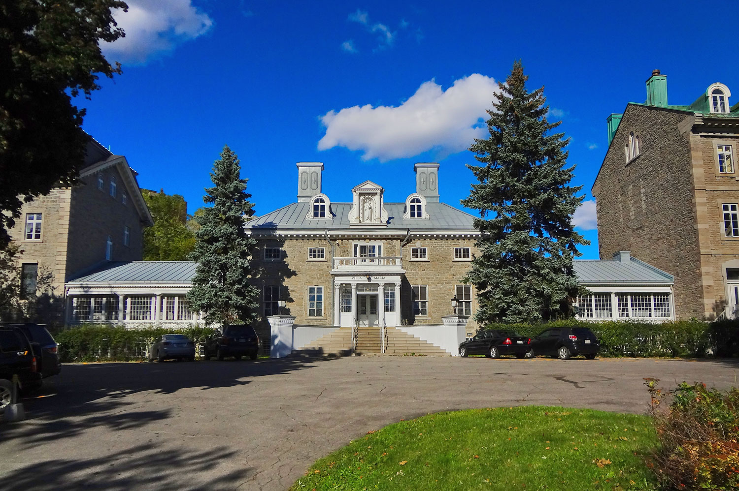 Monklands Mansion, central building of Collège Villa Maria
